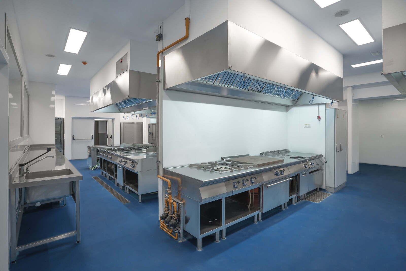 Vista lateral de una cocina