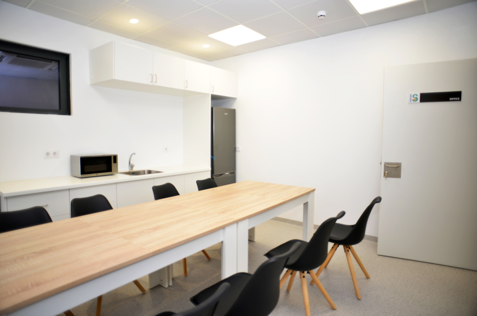 Comedor de la sala de esterilización STEELCO del Hospital Universitario de Guadalajara