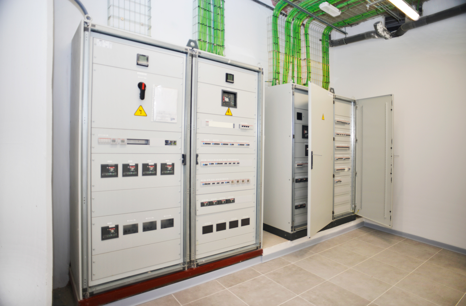 Cuadro eléctrico de la sala de esterilización STEELCO del Hospital Universitario de Guadalajara