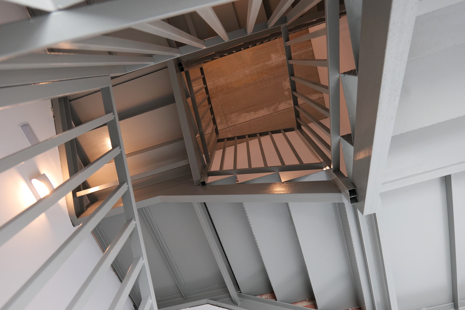 Escalera de la Comisaría de la Policía Local de Oliva