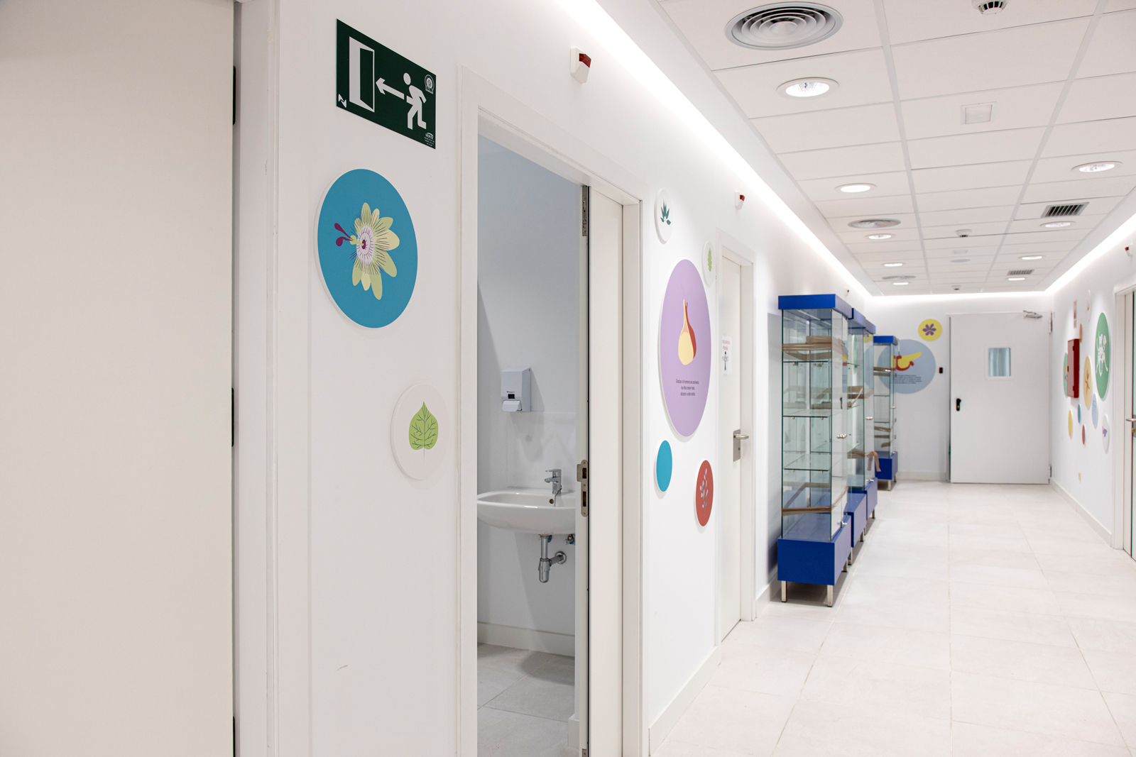 Pasillo del ala San Vicente del Hospital Universitario Niño Jesús de Madrid