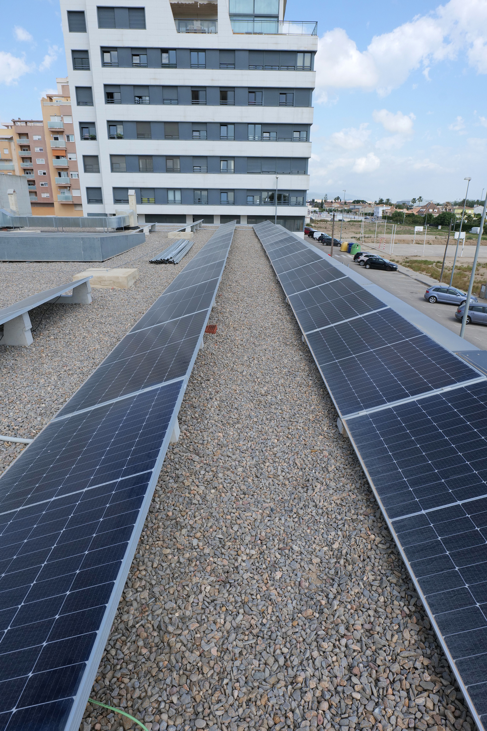 Placas fotovoltaicas de la Comisaría de la Policía Local de Oliva