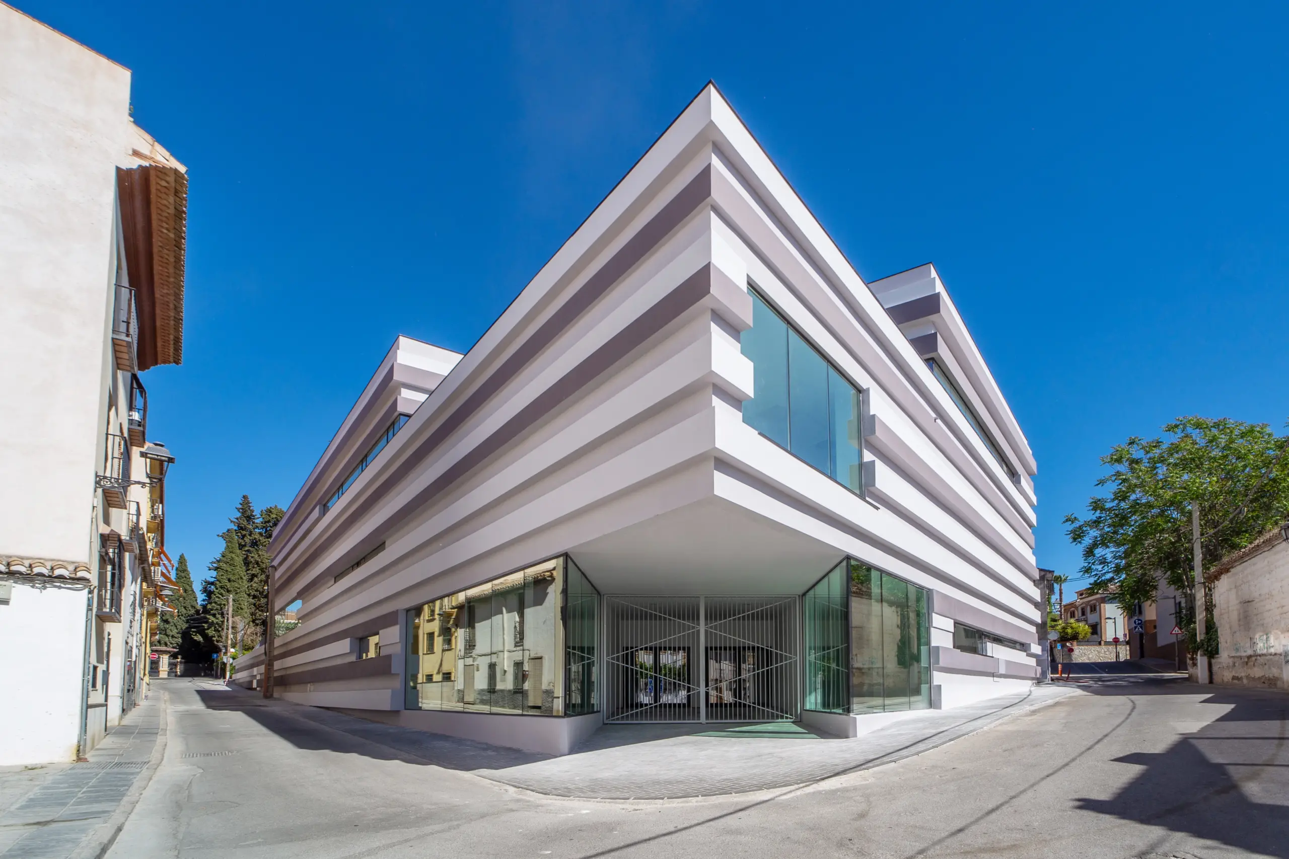 Fachada posterior del Ayuntamiento de Cájar