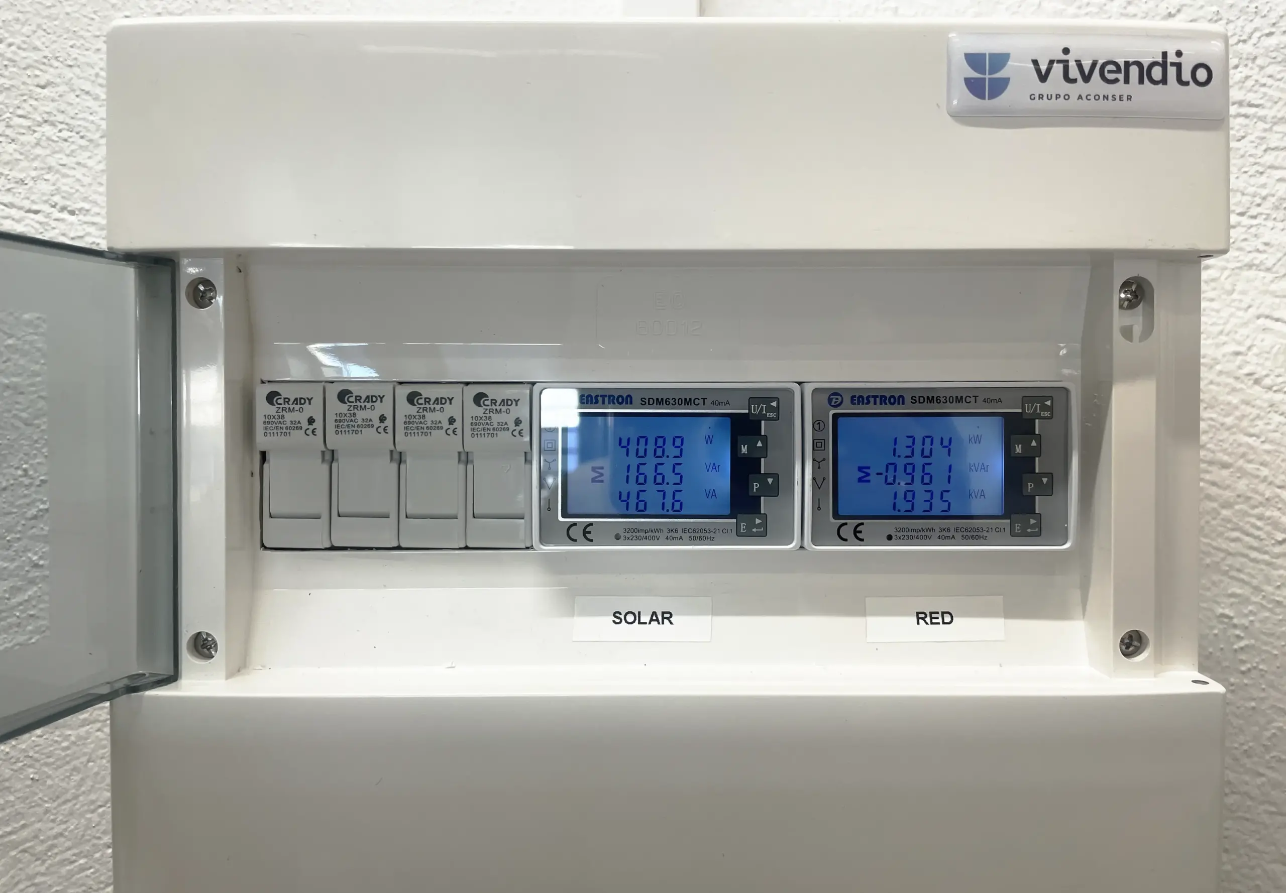 Cuadro de control de las placas solares del CIE de Palos de la Frontera