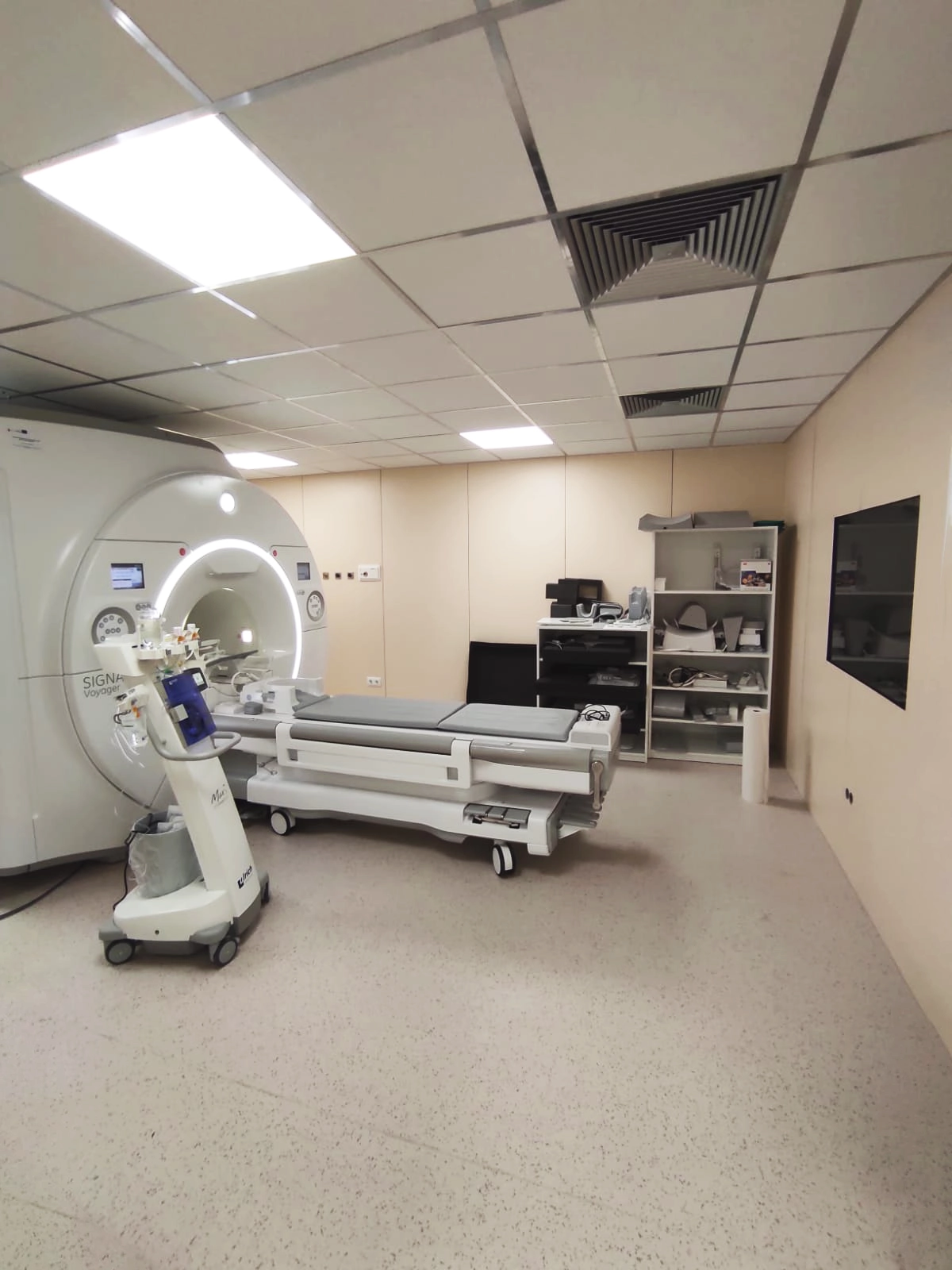 Máquina de resonancia magnética del