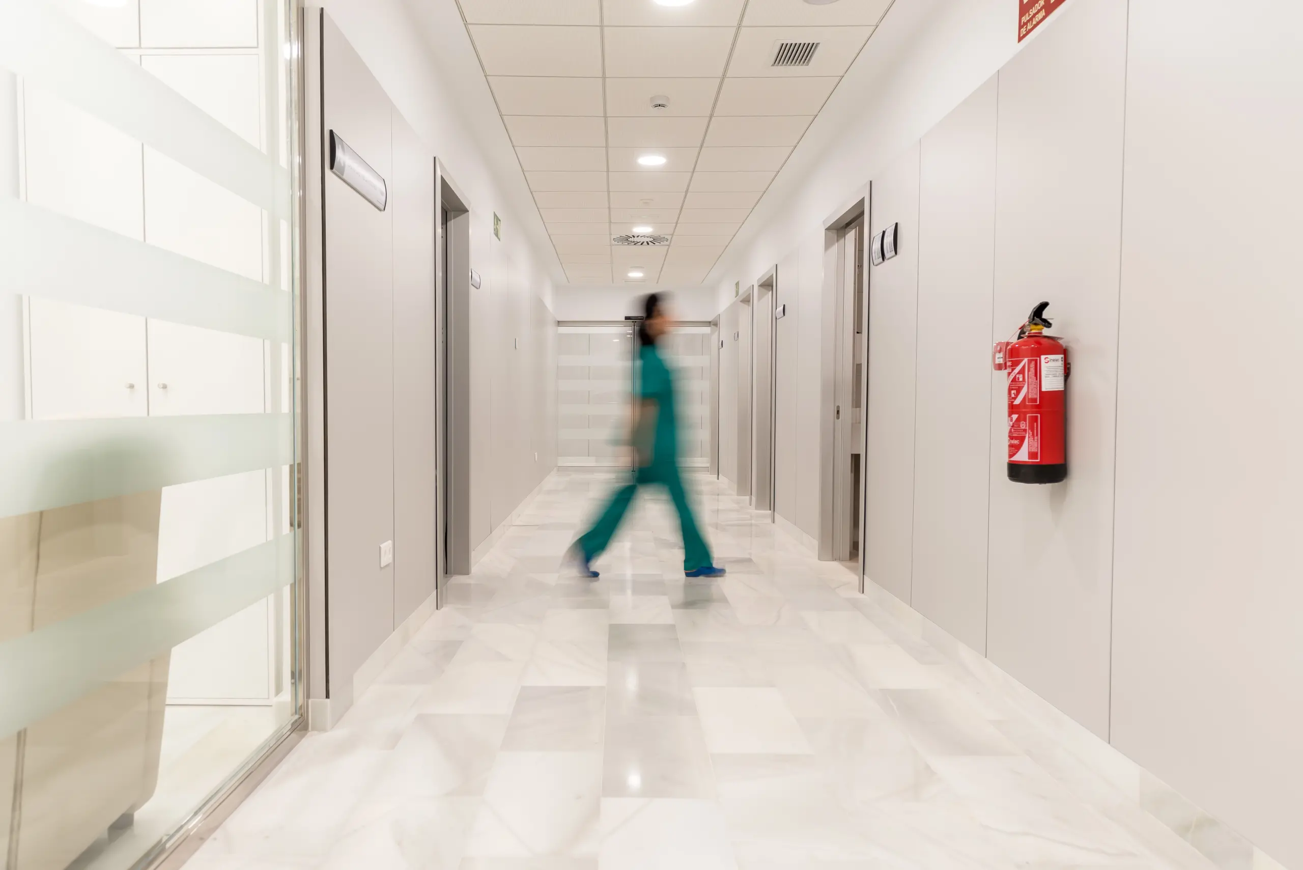 Pasillo que conecta las instalaciones de las urgencias del Hospital de Pozoblanco