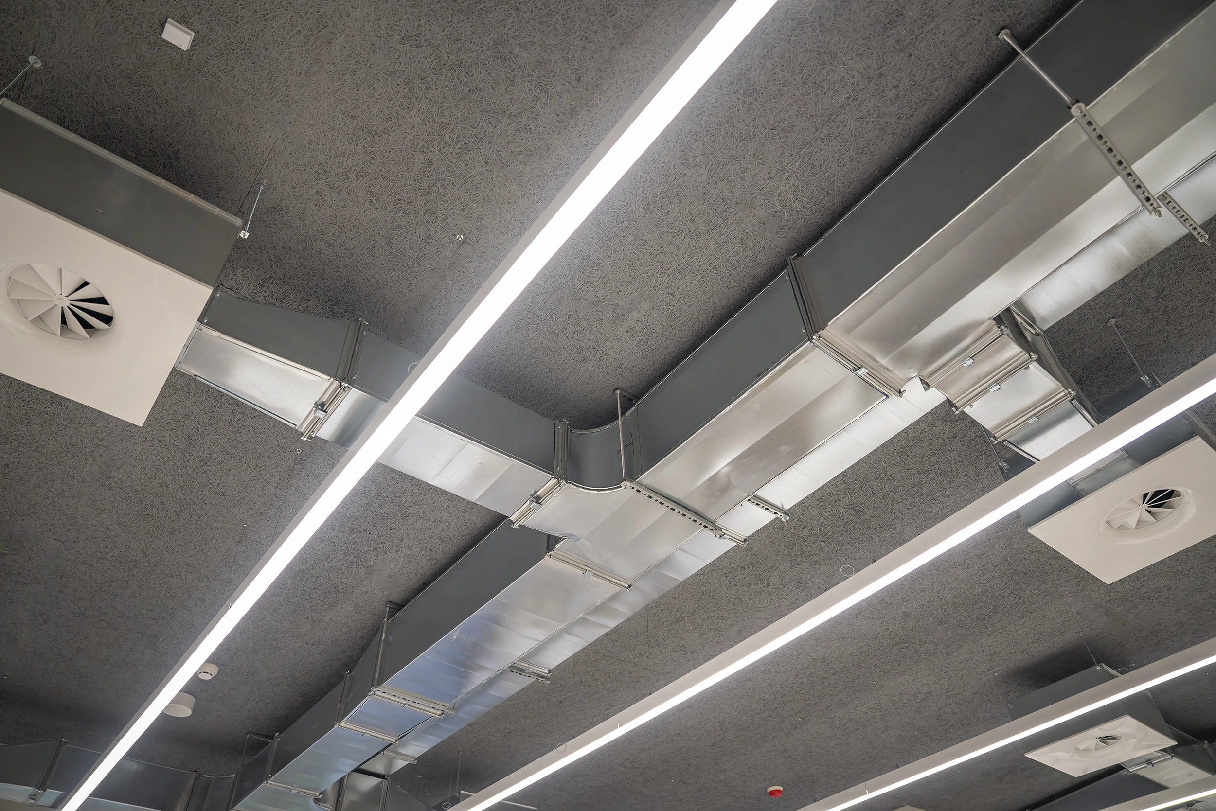 Luminaria para el edificio ISDEFE en Madrid. Obra realizada por Vivendio