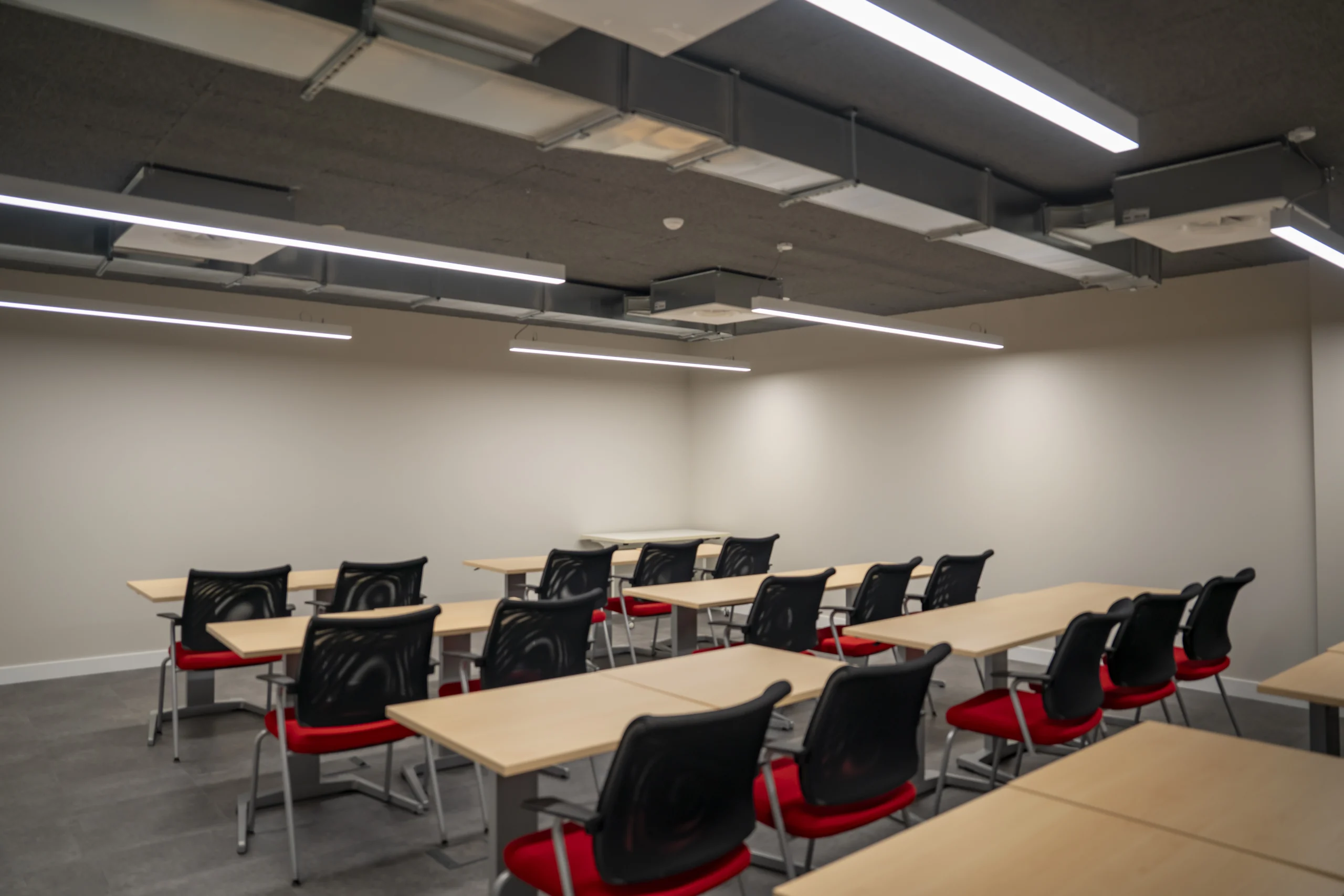 Sala de formación del edificio ISDEFE de Madrid. Obra realizada por Vivendio