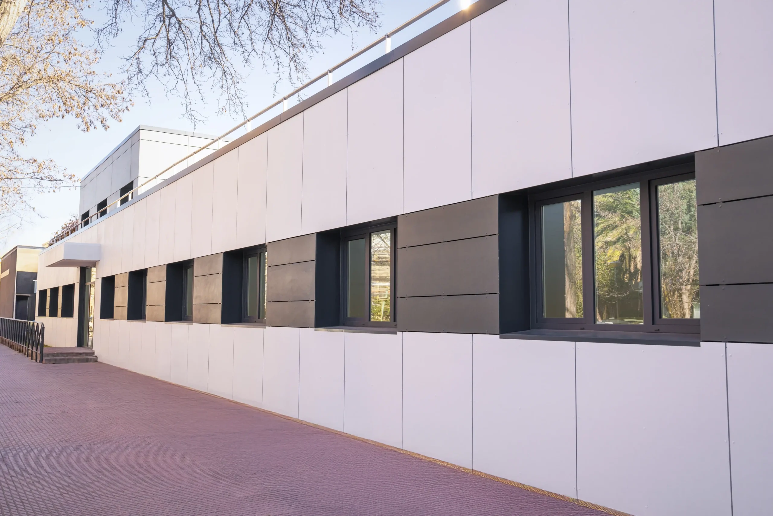 fachada lateral casa de la juventud