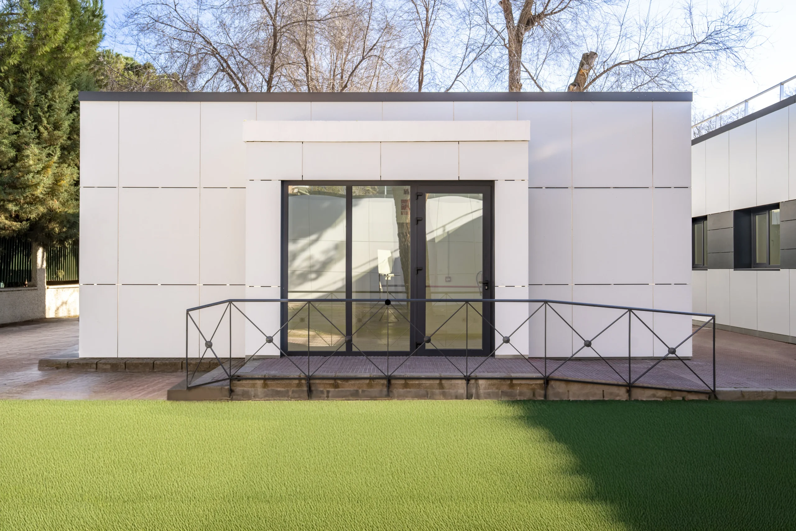 fachada completa casa de la juventud alcala de henares