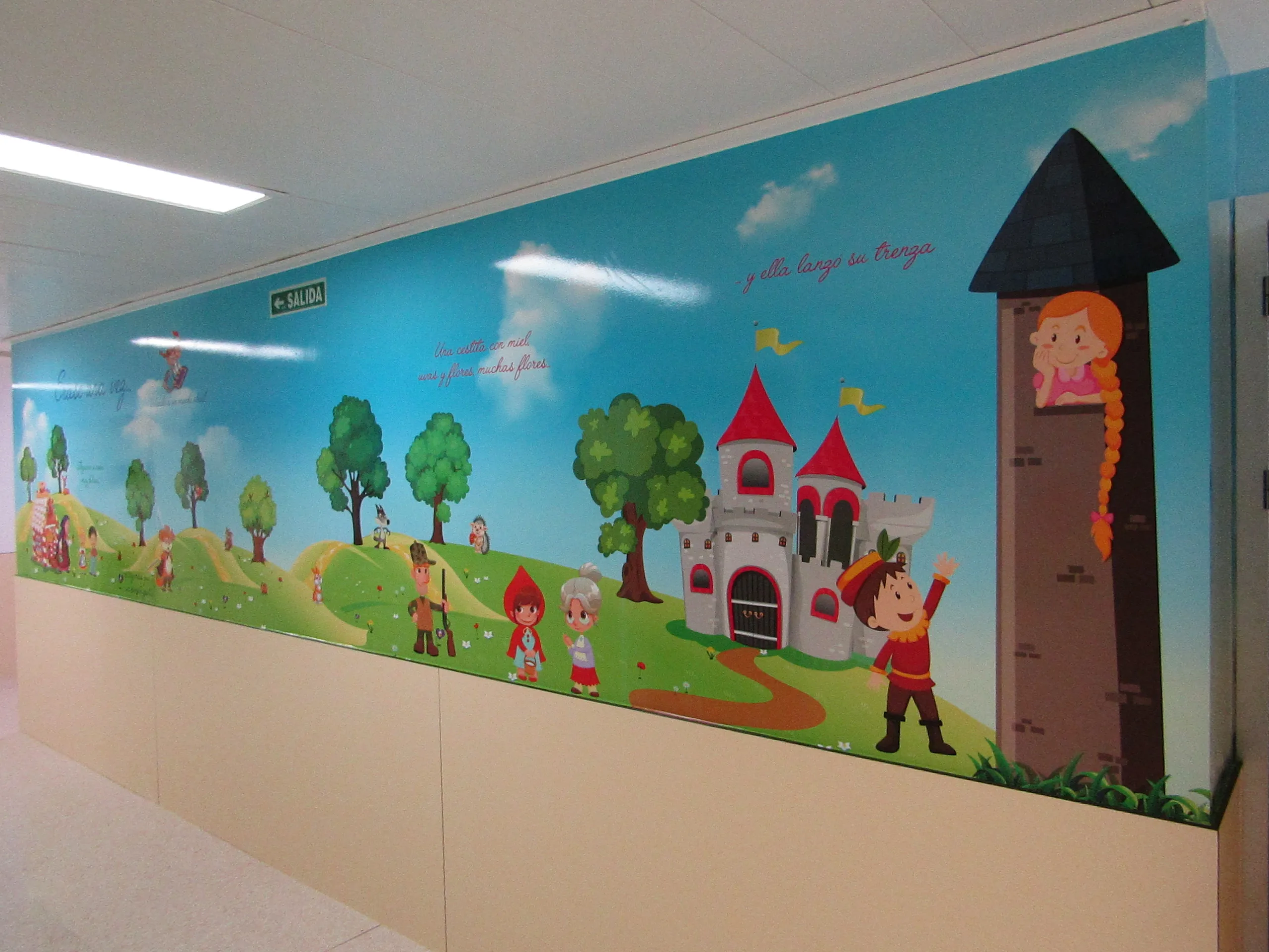 Mural infantil del área de radiología infantil del Hospital de la Arrixaca