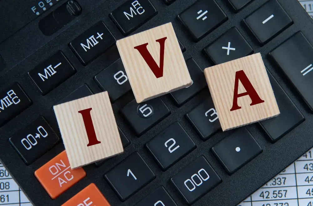 Fiscalidad de los CAE: IVA y Tributación en 2026