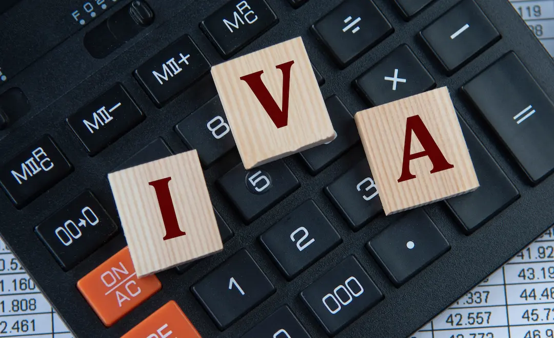 Fiscalidad de los CAE: IVA y Tributación en 2026