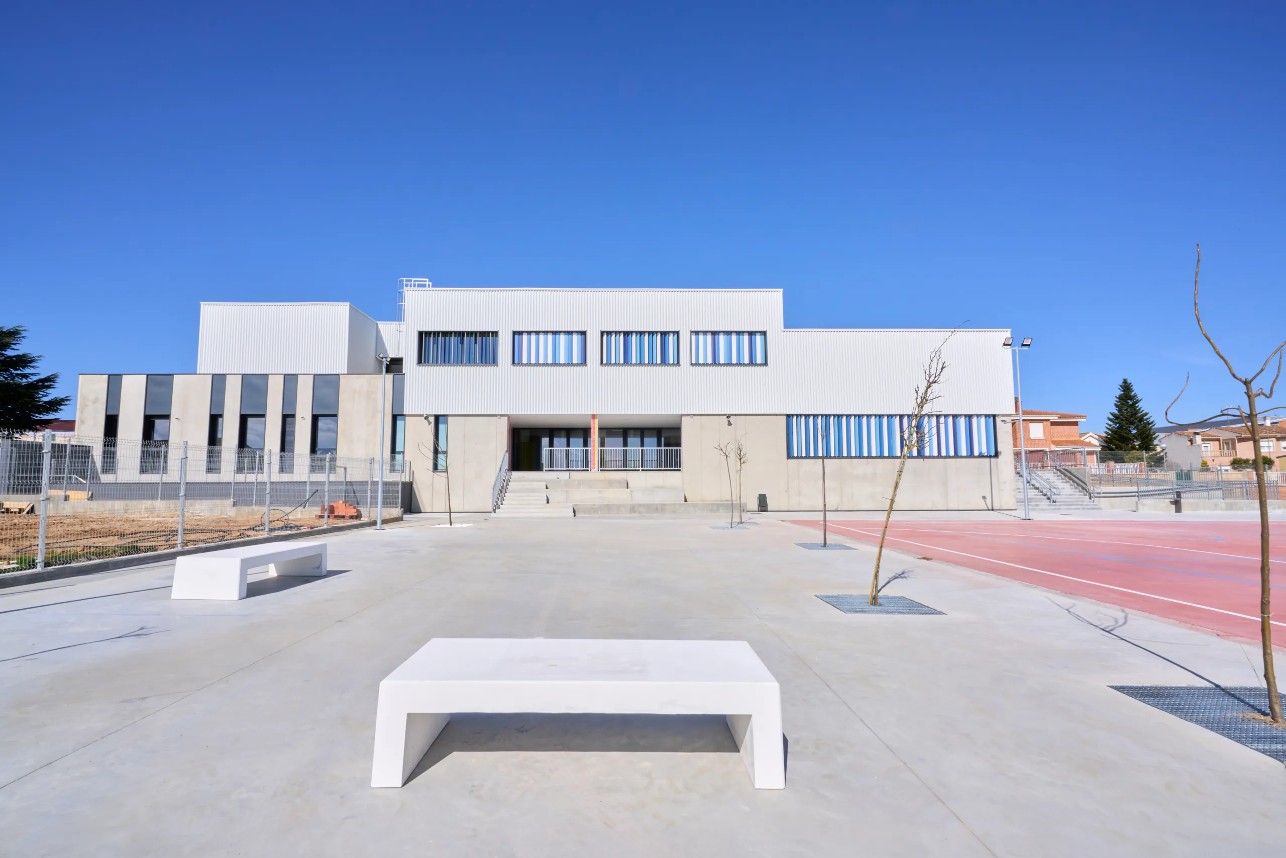 Vista frontal del exterior del CRA Los Arapiles de Aldeatejada